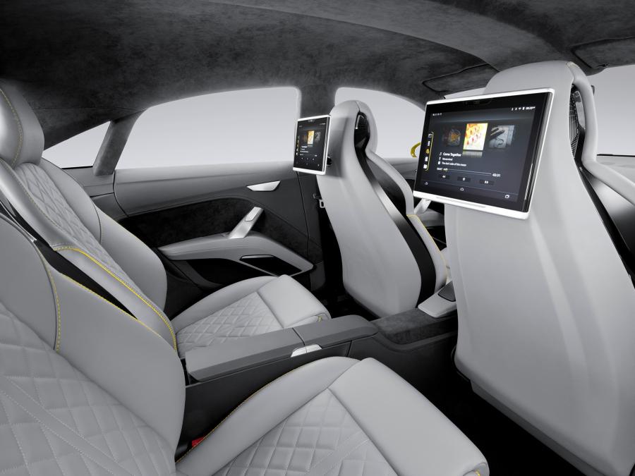 Интерьер Audi TT Offroad Concept 2014 года  (фото 9 из 34)